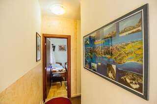 Гостевой дом Guest House Radonjic Подгорица Двухместный номер с 2 отдельными кроватями и общей ванной комнатой-8